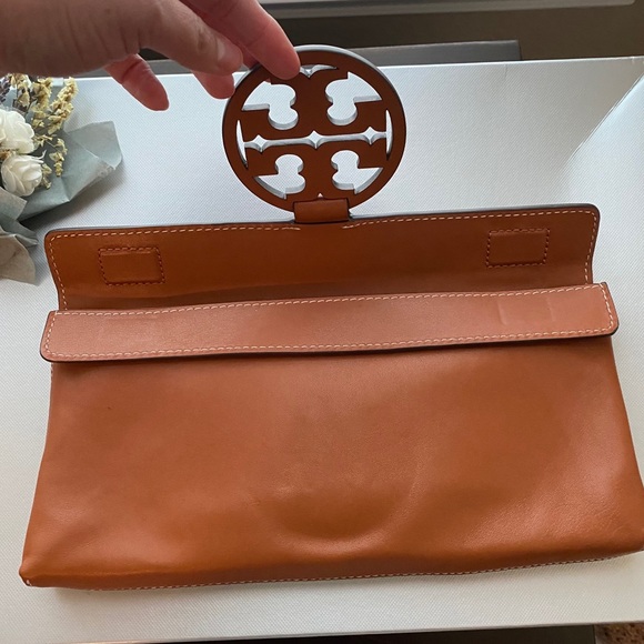 -HP- Tory Burch Cuoio Miller Clutch - Picture 6 of 8